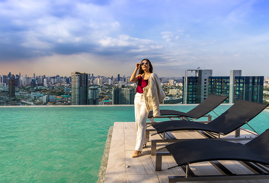 Tax pro determining U.S. tax residency status, applying the green card test and substantial presence test to classify resident vs nonresident aliens